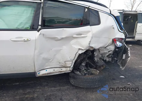 2019 Jeep Compass Latitude 4X4 from USA, damaged, VIN 3C4NJDBB5KT641482